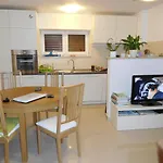 Alida Apartments & Room Near The Sea