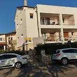 Alida Apartments & Room Near The Sea