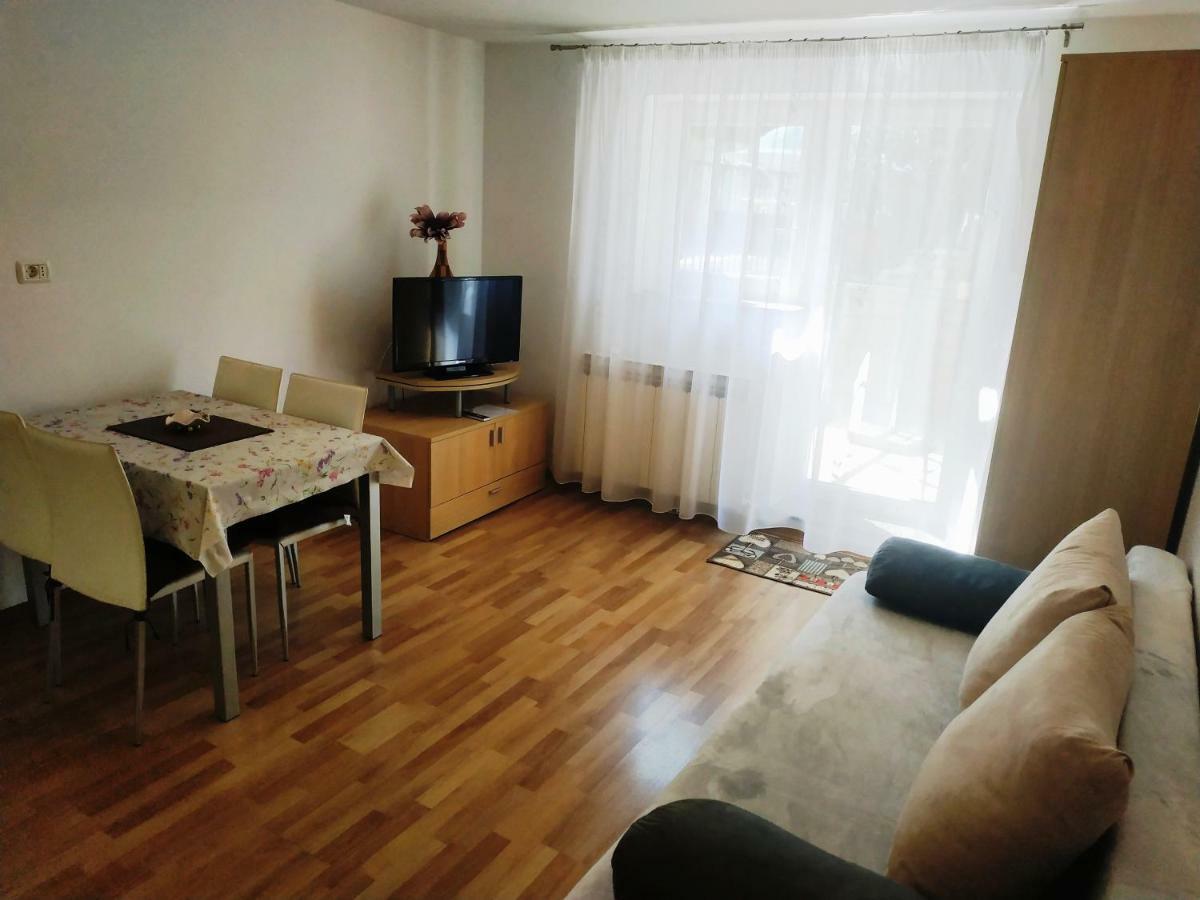Alida & Near The Sea Apartman *